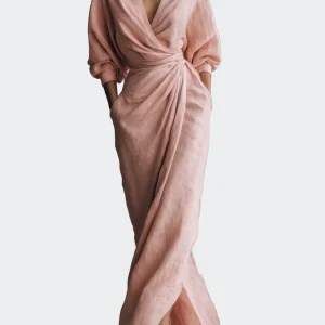Lara - Vestido Feminino Rosa Minimalista Maxi com Decote em V em Linho